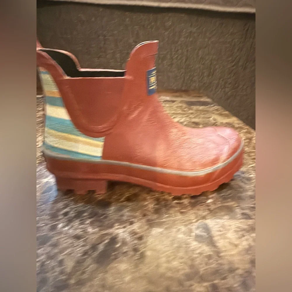 Pendleton. Bridger Stripe Chelsea Rain boot. Maroon. Size 6.